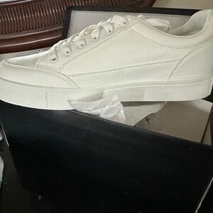 NIB LULUS Lalara sneakers size 9